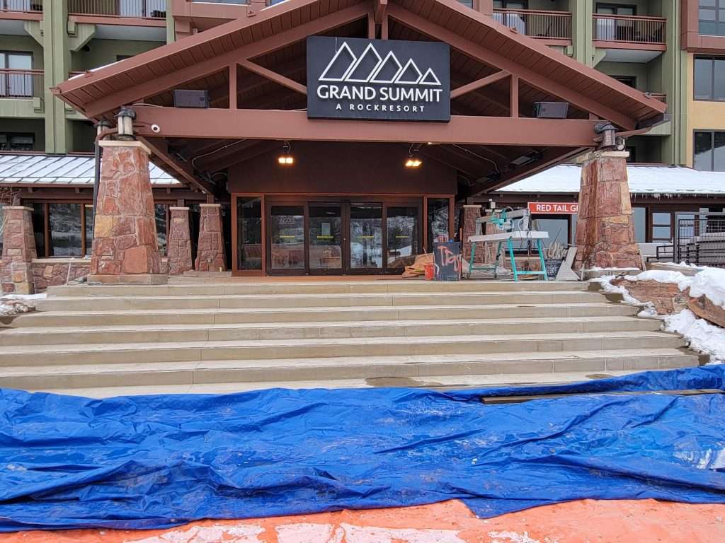 Entrance of Grand Summit ski resort with covered ground in front.